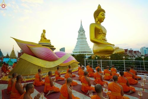 ภาพ No.302863:วันที่ 24 มกราคม พ.ศ. 2569 พิธีจุดประทีปธรรมถวายเป็นพุทธบูชา  และบูชาธรรมมหาปูชนียาจารย์  ณ อาคารธรรมยาตรา กตัญญูบูชามหาปูชนียาจารย์  ตรงข้ามวัดปากน้ำภาษีเจริญ จ.กรุงเทพมหานคร ในโครงการธรรมยาตรา กตัญญูบูชา มหาปูชนียาจารย์ พระมงคลเทพมุนี(สด จนฺทสโร) พระผู