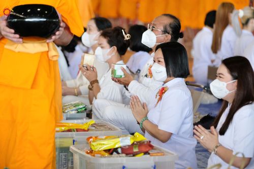 ภาพ No.81495:พิธีตักบาตร ข้าวสารอาหารแห้ง และพิธีบูชาข้าวพระ ณ สภาธรรมกายสากล วัดพระธรรมกาย วันเสาร์ที่ 3 มิถุนายน 2566