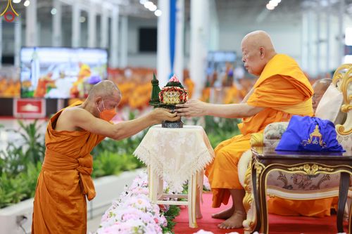 ภาพ No.85216:พิธีมุทิตาสักการะพระภิกษุ ผู้สอบได้เปรียญธรรม ๙ ประโยคระดับโลก, พิธีมอบโล่เกียรติยศและทุนการศึกษา สำนักเรียนบาลีดีเด่นทั่วประเทศ ในวันสมาธิโลก อาทิตย์ที่ 6 สิงหาคม พ.ศ. 2566 ณ สภาธรรมกายสากล วัดพระธรรมกาย