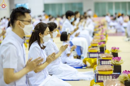 ภาพ No.84476:พิธีถวายผ้าอาบน้ำฝนและประทีปโคมไฟ ในวันอาสาฬหบูชา ณ ห้องแก้วสารพัดนึก 1 วัดพระธรรมกาย วันอังคารที่ 1 สิงหาคม พ.ศ. 2566