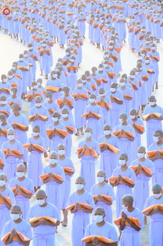 ภาพ No.79742:พิธีเวียนประทักษิณ ณ พระมหาธรรมกายเจดีย์ และพิธีวันทาเจดีย์ ในโครงการบรรพชาสามเณรฟื้นฟูพระพุทธศาสนาทั่วไทย วันเสาร์ที่ 8 เมษายน พ.ศ.2566