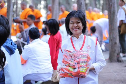 ภาพ No.300569:ภาพเบื้องหลังอาสาสมัครรวมใจ ชุดที่ 3 ในโครงการธรรมยาตรา กตัญญูบูชา มหาปูชนียาจารย์ พระมงคลเทพมุนี(สด จนฺทสโร) พระผู้ปราบมาร อนุสรณ์สถาน 7 แห่ง ปีที่ 14