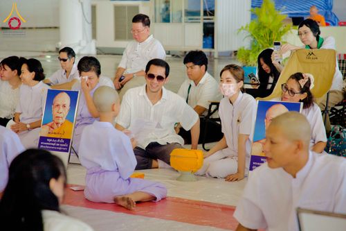 ภาพ No.319462:วันเสาร์ที่ 4 เมษายน พ.ศ.2569 พิธีขอขมา มอบผ้าไตร และถวายบาตรแด่นาคธรรมทายาท ในโครงการบรรพชาสามเณรฟื้นฟูพระพุทธศาสนาทั่วไทย โครงการหน่อแก้วเปรียญธรรม รุ่นที่ 14 โครงการสามเณรยุวธรรมทายาท รุ่นที่ 34 โครงการสามเณรมัชฌิมธรรมทายาท รุ่นที่ 30 ณ สภาธรรมกายสากล