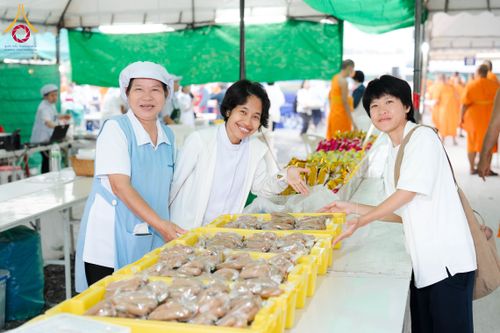 ภาพ No.299208:วันที่ 21 มกราคม พ.ศ. 2569 พิธีถวายภัตตาหารเป็นสังฆทาน แด่พระธรรมยาตรา ณ อนุสรณ์สถานบางปลา วัดบางปลา อำเภอบางเลน จังหวัดนครปฐม ในโครงการธรรมยาตรา กตัญญูบูชา มหาปูชนียาจารย์ พระมงคลเทพมุนี(สด จนฺทสโร) พระผู้ปราบมาร อนุสรณ์สถาน 7 แห่ง ปีที่ 14