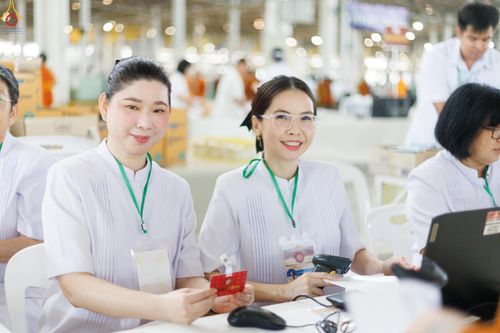 ภาพ No.323524:วันที่ 22 เมษายน พ.ศ.2569(วันคุ้มครองโลก) งานถวายมหาสังฆทาน 40,000 กว่าวัดทั่วประเทศ การเดินทางเข้าวัด , การต้อนรับปฏิสันถารพระสังฆาธิการ  ,  การจัดเตรียมภัตตาหาร , การลงทะเบียน