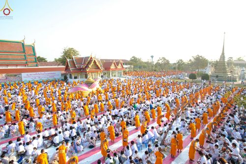 ภาพ No.72092:พิธีตักบาตรพระธรรมยาตราฯ ในโครงการธรรมยาตรากตัญญูบูชา มหาปูชนียาจารย์ พระมงคลเทพมุนี(สด จนฺทสโร) พระผู้ปราบมาร ปีที่ 11 ณ อนุสรณ์สถานลำดับที่ 3 สถานที่เกิดใหม่ในเพศสมณะ วัดสองพี่น้อง อ.สองพี่น้อง จ.สุพรรณบุรี วันที่ 18 มกราคม พ.ศ. 2566