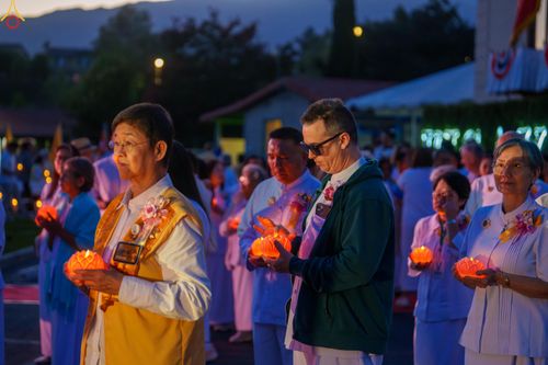 ภาพ No.332795:วันอาทิตย์ที่ 31 พฤษภาคม พ.ศ. 2569 วันวิสาขบูชา ณ วัดพระธรรมกายแคลิฟอร์เนีย  ประเทศสหรัฐอเมริกา