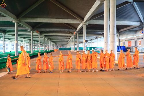 ภาพ No.323182:วันที่ 19 เมษายน พ.ศ.2569 การเรียงกล่องไทยธรรม , เตรียมงานจราจร เพื่องานถวายมหาสังฆทาน 40,000 กว่าวัดทั่วประเทศ วันคุ้มครองโลก 22 เมษายน พ.ศ.2569 วัดพระธรรมกาย