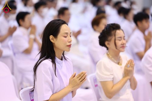 ภาพ No.318398:วันอาทิตย์ต้นเดือนที่ 5 เมษายน พ.ศ.2569 พิธีบูชาข้าวพระ ณ สภาธรรมกายสากล วัดพระธรรมกาย