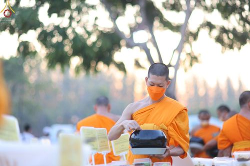 ภาพ No.71534:พิธีถวายภัตตาหารเป็นสังฆทาน แด่คณะพระธรรมยาตราฯ ในโครงการธรรมยาตรากตัญญูบูชา มหาปูชนียาจารย์ พระมงคลเทพมุนี(สด จนฺทสโร) พระผู้ปราบมาร อนุสรณ์สถาน 7 แห่ง ปีที่ 11 วันที่ 16 มกราคม พ.ศ. 2566