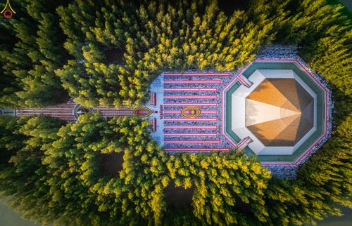 ภาพ No.289314:วันที่ 7 มกราคม พ.ศ. 2569 พิธีตักบาตรพระธรรมยาตรา ณ อนุสรณ์สถานลำดับที่ 1 สถานที่เกิดด้วยรูปกายเนื้อ อนุสรณ์สถานมหาวิหารพระมงคลเทพมุนี (โลตัสแลนด์) อ.สองพี่น้อง จ.สุพรรณบุรี ในโครงการธรรมยาตรา กตัญญูบูชา มหาปูชนียาจารย์ พระมงคลเทพมุนี(สด จนฺทสโร) พระผู้ป