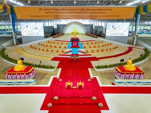 ภาพ No.83725:พิธีวางแผ่นจารึกชื่อและพิธีวางพวงมาลัยสักการะพระประธาน วันอาทิตย์ที่ 16 กรกฎาคม พ.ศ. 2566 ณ รัตนบัลลังก์ สภาธรรมกายสากล วัดพระธรรมกาย