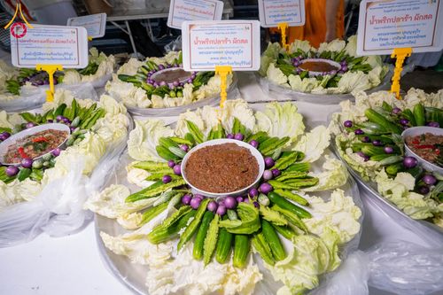 ภาพ No.293794:วันที่ 14 มกราคม พ.ศ. 2569  พิธีถวายภัตตาหารเป็นสังฆทาน แด่พระธรรมยาตรา  ณ วัดสองพี่น้อง ต.ต้นตาล อ.สองพี่น้อง จ.สุพรรณบุรี  ในโครงการธรรมยาตรา กตัญญูบูชา มหาปูชนียาจารย์  พระมงคลเทพมุนี(สด จนฺทสโร) พระผู้ปราบมาร  อนุสรณ์สถาน 7 แห่ง ปีที่ 14