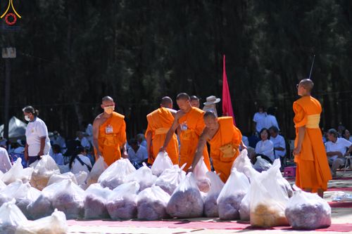 ภาพ No.105925:V.2 ทุ่มเท การเตรียมงาน เก็บงาน การรับบุญของเจ้าหน้าที่หน่วยงานต่างๆ เพื่อโครงการธรรมยาตรา กตัญญูบูชามหาปูชนียาจารย์ พระมงคลเทพมุนี (สด จนฺทสโร) พระผู้ปราบมาร อนุสรณ์สถาน 7 แห่ง ปีที่ 12 ระหว่างวันที่ 2 - 31 มกราคม พ.ศ.2567