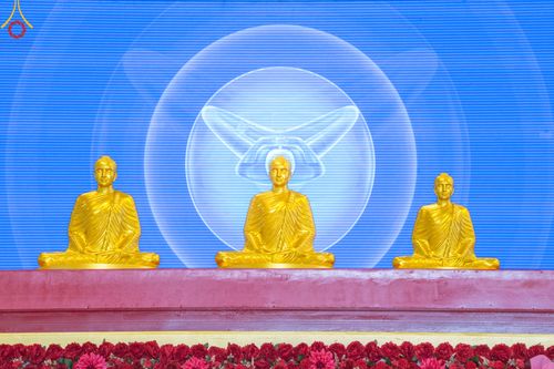 ภาพ No.78903:พิธีตักบาตร ข้าวสารอาหารแห้ง พิธีบูชาข้าวพระ ในวันอาทิตย์ต้นเดือนที่ 2 เมษายน พ.ศ. 2566