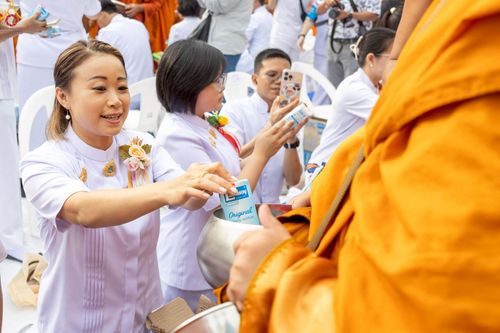 ภาพ No.237123:วันอาทิตย์ที่ 10 สิงหาคม พ.ศ. 2568 มหาสังฆทานครั้งยิ่งใหญ่ ตักบาตรพระ 10,000 รูป ถ.นิพัทธ์อุทิศ 3 ใจกลางนครหาดใหญ่ จ.สงขลา (ชุดที่ 2)