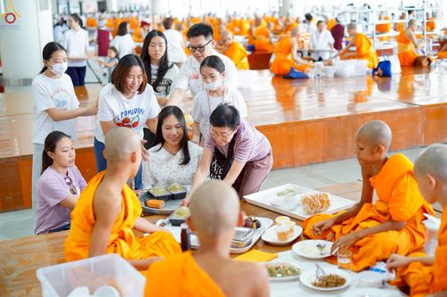 ภาพ No.229742:วันที่ 25 มิถุนายน พ.ศ. 2568 (แรม 15 ค่ำ เดือน 7) พิธีบุพเปตพลี ครั้งที่ 166 ร่วมอุทิศบุญแด่หมู่ญาติที่ล่วงลับไปแล้ว และสืบทอดอายุพระพุทธศาสนา ณ หอฉันคุณยายอาจารย์ฯ วัดพระธรรมกาย