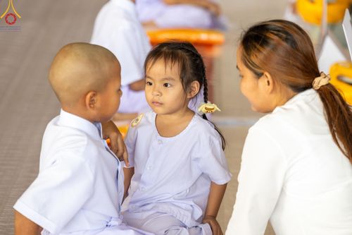 ภาพ No.133971:พิธีขอขมามอบผ้าไตร โครงการบรรพชาสามเณร ศูนย์อบรมวัดพระธรรมกาย ณ วัดพระธรรมกาย วันเสาร์ที่ 6 เมษายน พ.ศ. 2567