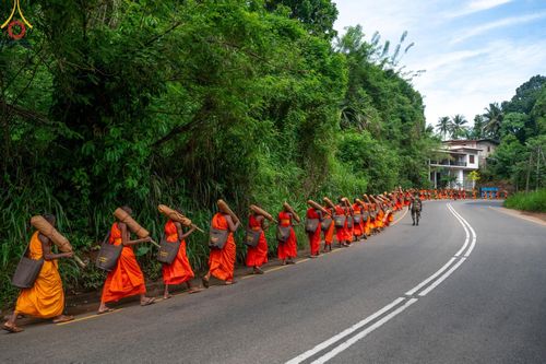 ภาพ No.140748:PhotoStory มหาศรัทธา ธรรมยาตราศรีลังกา EP.4 โครงการสยาม-ลังกา ธรรมยาตรา ฉลองเทศกาลวิสาขบูชาแห่งชาติ ศรีลังกา  บูชาธรรม 80 ปีหลวงพ่อธัมมชโย เส้นทางจาก เมืองดัมบูลลา ไปยัง เมืองมาตะเล  ตั้งแต่วันที่ 17-20 พฤษภาคม พ.ศ. 2567