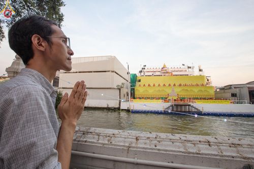 ภาพ No.201635:พิธีจุดประทีปถวายเป็นพุทธบูชา และบูชาธรรมมหาปูชนียาจารย์ ณ อาคารธรรมยาตรา กตัญญูบูชามหาปูชนียาจารย์ ตรงข้ามวัดปากน้ำภาษีเจริญ จ.กรุงเทพมหานคร ในโครงการธรรมยาตรา กตัญญูบูชา มหาปูชนียาจารย์ พระมงคลเทพมุนี(สด จนฺทสโร) พระผู้ปราบมาร อนุสรณ์สถาน 7 แห่ง