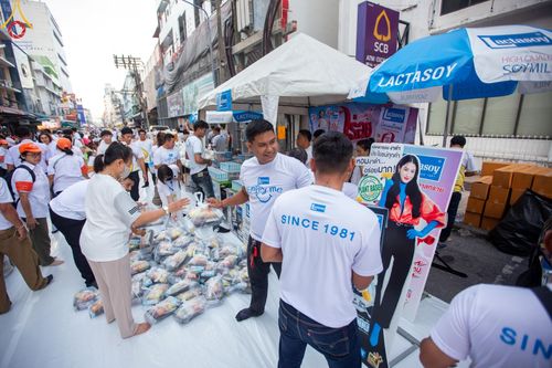 ภาพ No.151695:V.55 ทีมใหญ่ที่หาดใหญ่ เจ้าหน้าที่ทุกสถานะ หลายสัญชาติ ร่วมกันจัดงานตักบาตรที่หาดใหญ่ วันที่ 10-11 สิงหาคม พ.ศ. 2567