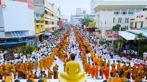 ภาพ No.85962:ตักบาตรพระนานาชาติ 10,000 รูป ใจกลางนครหาดใหญ่ จ.สงขลา วันอาทิตย์ที่ 20 สิงหาคม พ.ศ. 2566