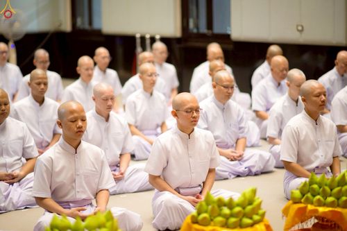 ภาพ No.228923:วันเสาร์ที่ 14 มิถุนายน พ.ศ. 2568 พิธีเวียนประทักษิณ , พิธีขอขมารับผ้าไตร ในโครงการบรรพชาอุปสมบทหมู่ ผู้บริหารรุ่นที่ 15 และ อุดมศึกษา รุ่นที่ 52 ณ โบสถ์พระไตรปิฎก วัดพระธรรมกาย
