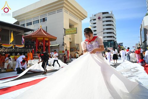 ภาพ No.147930:มหาสังฆทานครั้งยิ่งใหญ่ ตักบาตรพระ 10,000 รูป คณะสงฆ์ 4 ประเทศ 14 จังหวัดภาคใต้ วันอาทิตย์ที่ 11 สิงหาคม พ.ศ. 2567 ณ นิพัทธ์อุทิศ 3 ใจกลางนครหาดใหญ่ จ.สงขลา