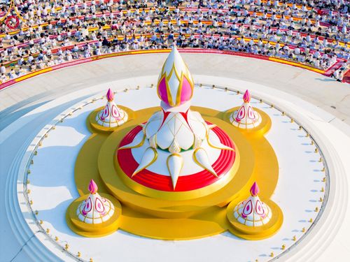 ภาพ No.107925:พิธีต้อนรับพระธรรมยาตรา ในโครงการธรรมยาตรากตัญญูบูชา มหาปูชนียาจารย์ พระมงคลเทพมุนี(สด จนฺทสโร) พระผู้ปราบมาร อนุสรณ์สถาน 7 แห่ง ปีที่ 12 วันที่ 7 มกราคม พ.ศ. 2567 ณ อนุสรณ์สถานคลองบางนางแท่น  อ.สามพราน จ.นครปฐม