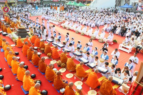 ภาพ No.312615:วันอาทิตย์ที่ 8 มีนาคม พ.ศ.2569 ทำบุญเมืองนครราชสีมา 558 ปี ตักบาตรพระ 10,000 รูป