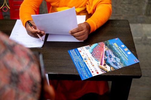 ภาพ No.209834:วันที่ 28 กุมภาพันธ์ พ.ศ.2568 พิธีเปิดโครงการบวชสามเณร พิธีถวายไทยธรรม พิธีขอขมามอบผ้าไตร  ณ เมืองปาตัน ประเทศเนปาล