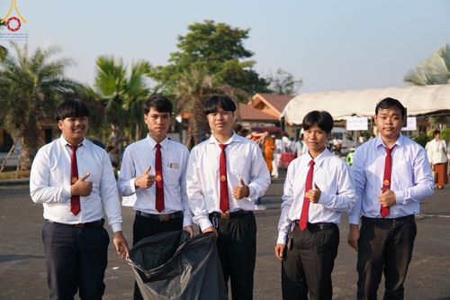 ภาพ No.180483:พิธีตักบาตรพระ ๑,๐๐๐ รูป ฉลองเมืองลำปาง ๑,๓๔๔ ปี วันเสาร์ที่ ๗ ธันวาคม พ.ศ. ๒๕๖๗ ณ ลานพระบรมราชานุสาวรีย์ พระนเรศวรมหาราช อ.เกาะคา จ.ลำปาง