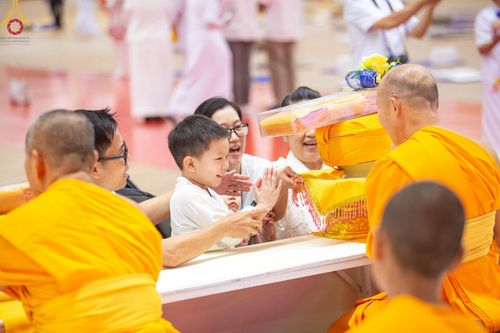 ภาพ No.212784:วันอาทิตย์ที่ 23 มีนาคม พ.ศ. 2568 พิธีร่วมบุญโครงการบรรพชาสามเณร 5,000 รูป ณ ห้องแก้วสารพัดนึก 2 วัดพระธรรมกาย
