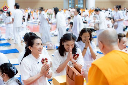 ภาพ No.272935:วันอาทิตย์ที่ 23 พฤศจิกายน พ.ศ.2568 พิธีมุทิตาสักการะ พระมหาเถระและพระเถระ ประจำปีพุทธศักราช 2568 ณ ห้องแก้วสารพัดนึก 2 สภาธรรมกายสากล  วัดพระธรรมกาย