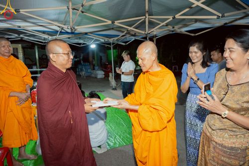 ภาพ No.220368:วันที่ 17 เมษายน พ.ศ. 2568 ผู้แทนวัดพระธรรมกาย ลงพื้นที่เยียวยา ซับน้ำตาเหยื่อแผ่นดินไหวมัณฑะเลย์