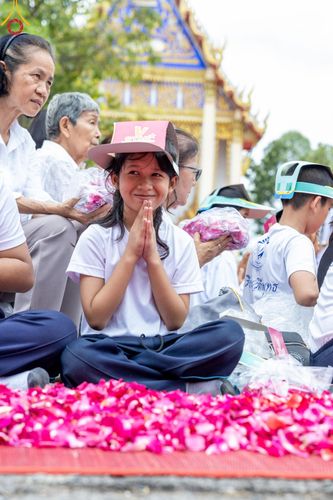 ภาพ No.128261:พิธีอัญเชิญพระบรมสารีริกธาตุ " ใจกลางเมืองนครหาดใหญ่ " เพื่อประดิษฐาน ณ มหารัตนเจดีย์สิริปทุมสวรรค์ (เจดีย์อริยพุทธะ 5 พระองค์) ศูนย์ปฏิบัติธรรมภาคใต้ อ.บางกล่ำ จ.สงขลา  วันที่ 9 มีนาคม พ.ศ.2567 (ชุดที่ 1)