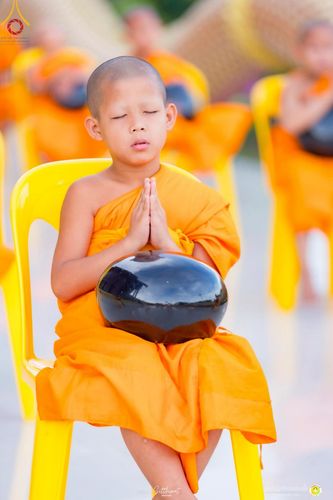 ภาพ No.222212:วันที่ 26-27 เมษายน พ.ศ. 2568 ศูนย์ปฏิบัติธรรมสวนผึ้ง ร่วมกับ ธุดงค์คสถานประจวบคีรีขันธ์ และวัดอ่าวน้อย  จัดกิจกรรมเดินธรรมยาตรา ตักบาตรข้าวสารอาหารแห้ง และจุดประทีปถวายเป็นพุทธบูชา ณ วัดอ่าวน้อย จ.ประจวบคีรีขันธ์