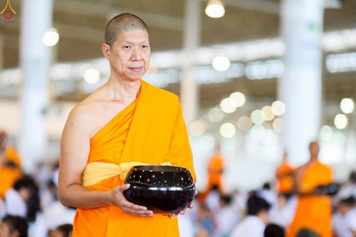 ภาพ No.240462:วันพุธที่ 27 สิงหาคม พ.ศ. 2568 พิธีตักบาตร ในวันธรรมชัย ณ วัดพระธรรมกาย จ.ปทุมธานี