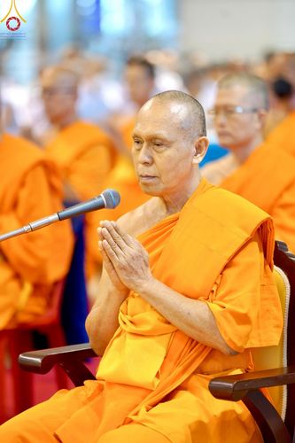 ภาพ No.222832:วันอาทิตย์ต้นเดือนที่ 4 พฤษภาคม พ.ศ. 2568 พิธีบูชาข้าวพระ ณ สภาธรรมกายสากล วัดพระธรรมกาย