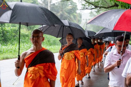 ภาพ No.140203:PhotoStory มหาศรัทธา ธรรมยาตราศรีลังกา EP.3  โครงการสยาม-ลังกา ธรรมยาตรา ฉลองเทศกาลวิสาขบูชาแห่งชาติ ศรีลังกา  บูชาธรรม 80 ปีหลวงพ่อธัมมชโย เส้นทางจาก เมืองดัมบูลลา ไปยัง เมืองมาตะเล  ตั้งแต่วันที่ 17-20 พฤษภาคม พ.ศ. 2567