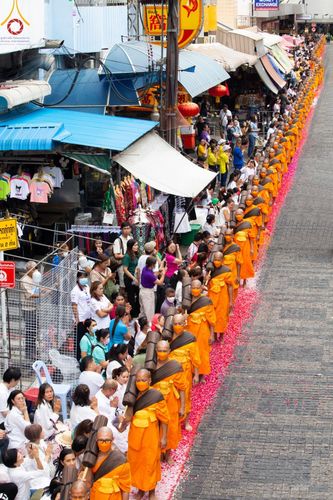 ภาพ No.128549:พิธีอัญเชิญพระบรมสารีริกธาตุ " ใจกลางเมืองนครหาดใหญ่ " เพื่อประดิษฐาน ณ มหารัตนเจดีย์สิริปทุมสวรรค์ (เจดีย์อริยพุทธะ 5 พระองค์) ศูนย์ปฏิบัติธรรมภาคใต้ อ.บางกล่ำ จ.สงขลา  วันที่ 9 มีนาคม พ.ศ. 2567 (ชุดที่ 2)