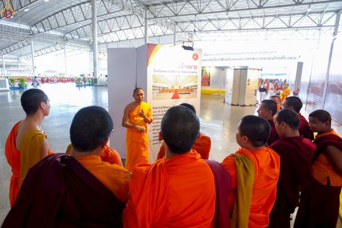 ภาพ No.235998:วันที่ 3 สิงหาคม พ.ศ. 2568 ภาพบรรยากาศ การต้อนรับปฎิสันถาร ของคณะสงฆ์ ในวันสมาธิโลก พิธีถวายมหาสังฆทาน 2,000 กว่าวัด ณ วัดพระธรรมกาย