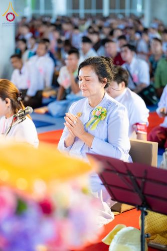 ภาพ No.143740:พิธีถวายผ้าไตร, สวดธรรมจักร, ปฏิบัติธรรม และฟังแสดงพระธรรมเทศนา ภาษาเมียนมา โดยมีสาธุชนชาวเมียนมากว่า 4,000 คน เข้าร่วมพิธี ณ มหารัตนวิหารคด วัดพระธรรมกาย วันอาทิตย์ที่ 7 กรกฎาคม พ.ศ. 2567