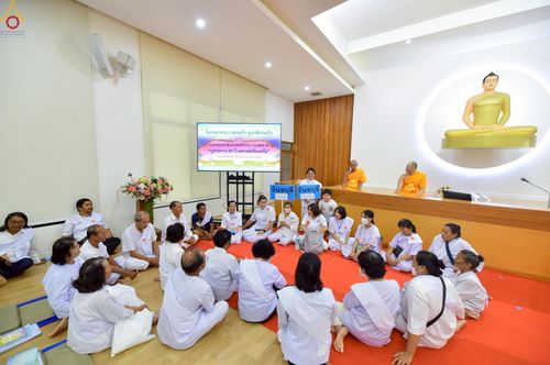 ภาพ No.250124:วันที่ 26-28 กันยายน พ.ศ. 2568 โครงการอบรมอุบาสกแก้ว อุบาสิกาแก้ว รุ่นที่ 3 ตัวแทนทอดกฐินสามัคคีทั่วไทย 30,000 วัด ณ ศูนย์ปฏิบัติธรรมจันทบุรี จ.จันทบุรี