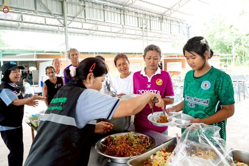 ภาพ No.235462:วันที่ 30-31 กรกฎาคม พ.ศ. 2568 วัดพระธรรมกาย มูลนิธิธรรมกาย ร่วมกับศูนย์ส่งเสริมศีลธรรมจังหวัดสุรินทร์ เปิดศูนย์พักพิงชั่วคราวเพื่อช่วยเหลือประชาชน ผู้อพยพจากเหตุปะทะกันตามแนวชายแดน ไทย-กัมพูชา ตั้งแต่วันที่ 24 กรกฎาคม พ.ศ.2568 เป็นต้นไป
