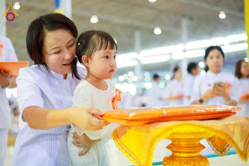 ภาพ No.215453:วันอาทิตย์ต้นเดือนที่ 6 เมษายน พ.ศ. 2568 ขบวนอัญเชิญผ้าป่าสมทบ มหาสังฆทาน 40,000 กว่าวัดทั่วประเทศ ณ สภาธรรมกายสากล วัดพระธรรมกาย