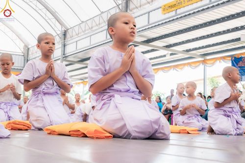 ภาพ No.133507:พิธีขอขมารับผ้าไตร, พิธีบรรพชาสามเณร, สามเณรออกบิณฑบาต ในโครงการบรรพชาสามเณร ฟื้นฟูพระพุทธศาสนาทั่วไทย  ณ ศูนย์ปฏิบัติธรรม และอบรมเยาวชนเมืองยะลา วันที่ 3 เมษายน พ.ศ. 2567