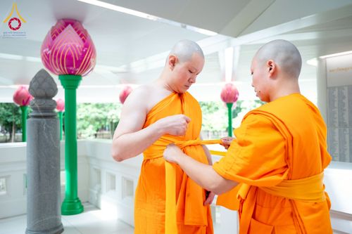 ภาพ No.256252:วันที่ 4 ตุลาคม พ.ศ. 2568 พิธีบรรพชาอุปสมบท  โครงการอุปสมบทหมู่บูชาธรรม 141 ปี  พระมงคลเทพมุนี (สด จนฺทสโร) ณ โบสถ์พระไตรปิฏก วัดพระธรรมกาย จ.ปทุมธานี