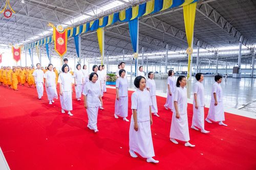 ภาพ No.153260:พิธีมุทิตาสักการะ พระภิกษุ-สามเณร ผู้สอบไล่ได้เปรียญธรรม ประโยค 1-2 ถึงประโยค ป.ธ.9 และบาลีศึกษา ประโยค1-2 ถึง บ.ศ.9 , พิธีมอบดวงแก้วสามเณรผู้ทรงบาลีไวยากรณ์ วัดพระธรรมกาย และ ศูนย์ส่งเสริมศีลธรรมในประเทศและต่างประเทศ วันอาทิตย์ที่ 8 กันยายน พ.ศ.2567