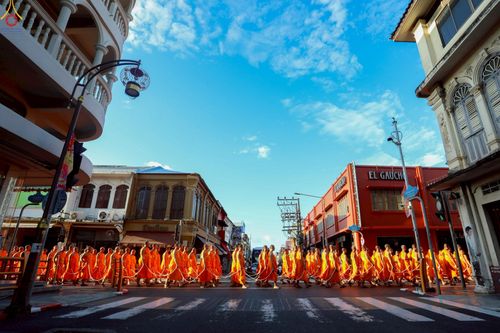 ภาพ No.248783:วันที่ 20 กันยายน พ.ศ. 2568 พิธีอัญเชิญรูปหล่อหลวงปู่วัดปากน้ำ ภาษีเจริญ จากวัดมงคลนิมิตร พระอารามหลวง เพื่อประดิษฐาน ณ วิหารพระมงคลเทพมุนี (สด จนฺทสโร)  ศูนย์ปฏิบัติธรรมภูเก็ต จ.ภูเก็ต